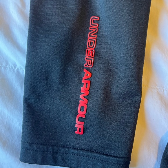 Under Armour 3/4 zip.  Mens XL Black and red - Picture 6 of 7
